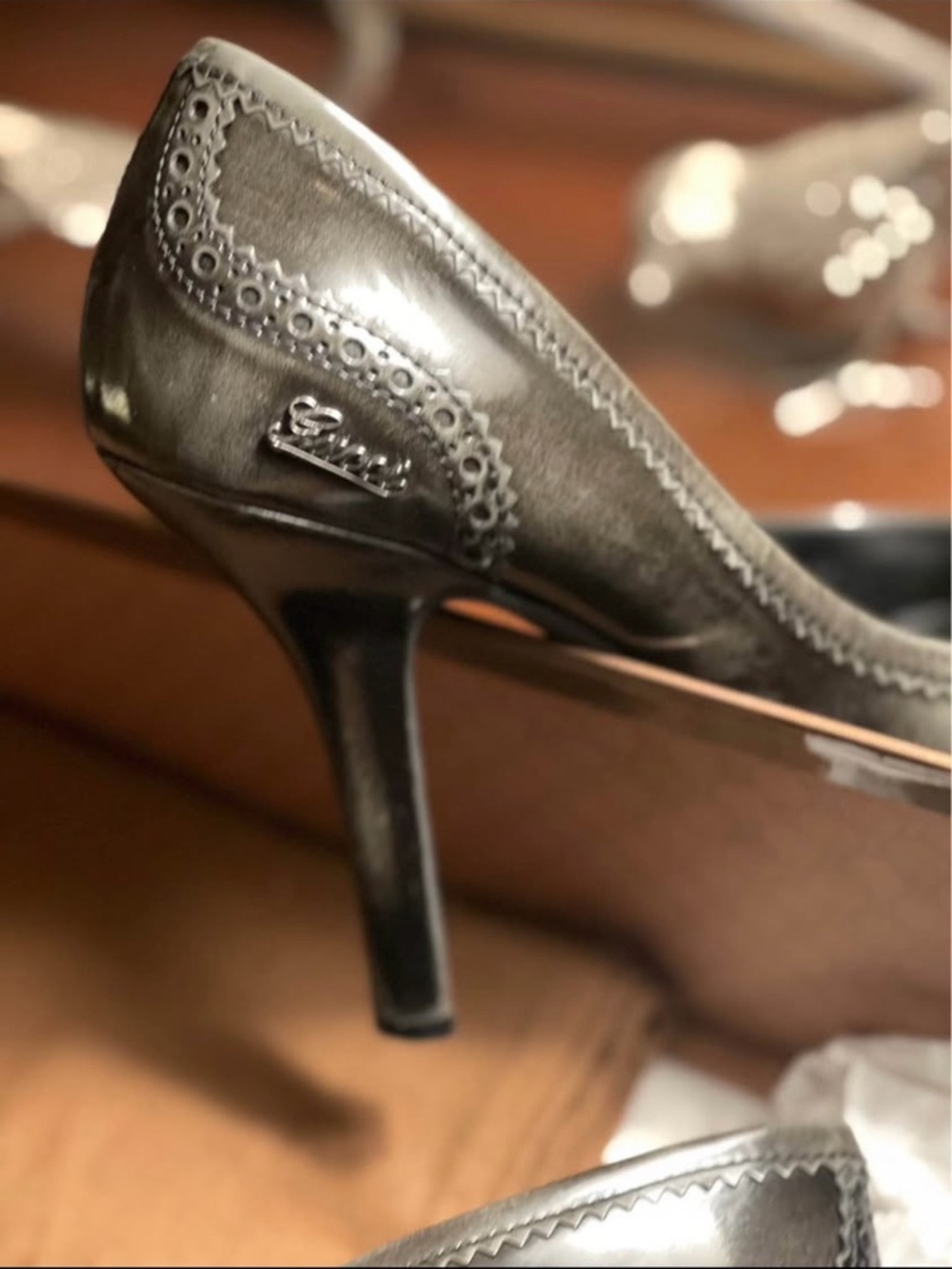 Gucci Black Leather Scalloped Heel Pumps - Picture 4 of 10